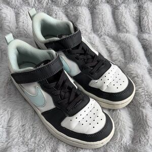 Nike Kids play all day Black and White Sneakers